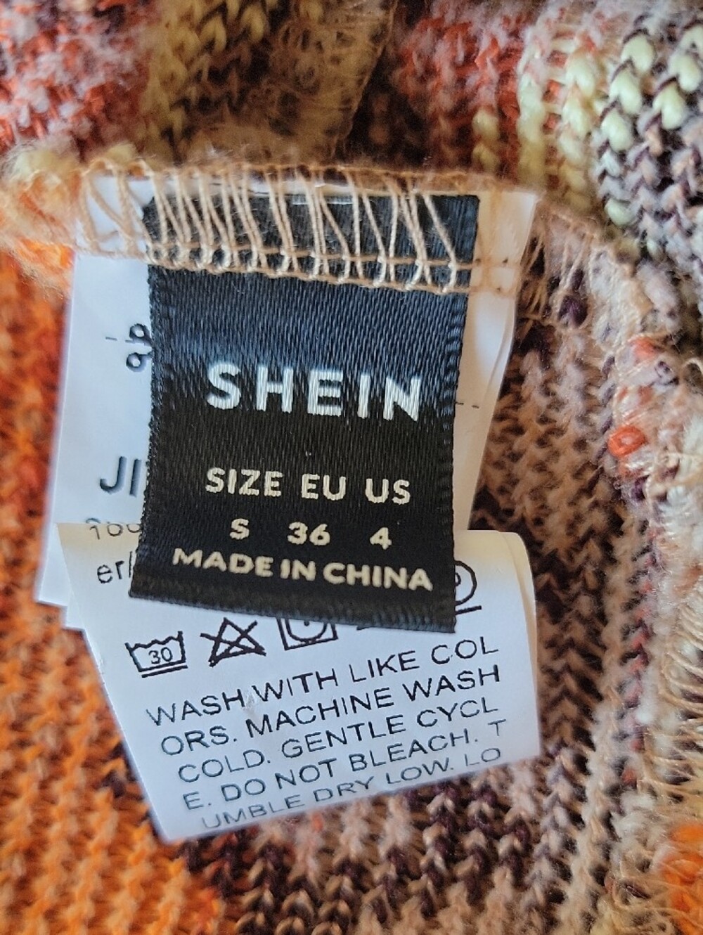 🍒 SHEIN Chevron Knit-Look Halter Crop Top - Picture 4 of 4
